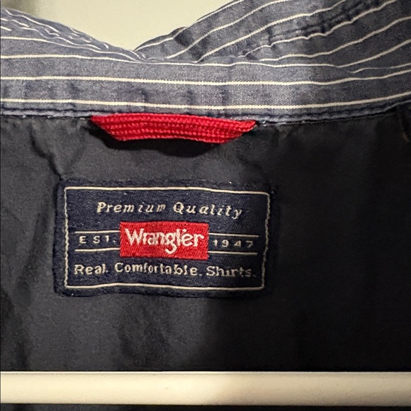 Wrangler button up - Picture 2 of 6